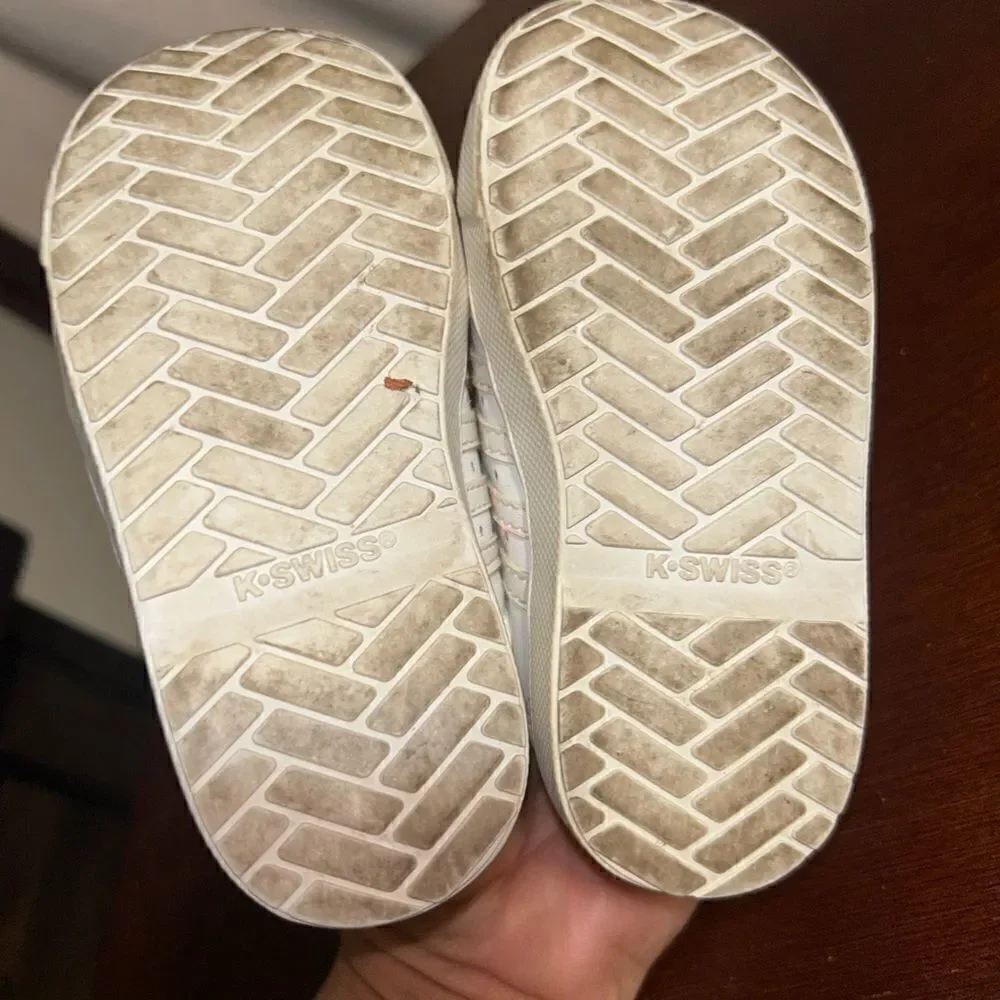 K Swiss genuine leather original style tennis shoes size 6